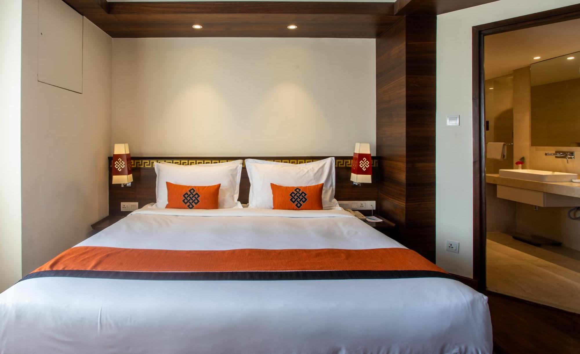 Ramada By Wyndham Kathmandu Dhumbarahi Hotel Buitenkant foto